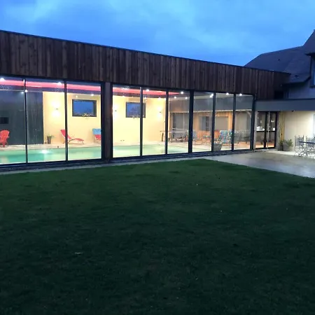 Piscine Interieure31degres Zoo La Fleche24h Du Mans 度假居 Clermont-Creans